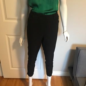 Black slim leg ankle pant with stretch